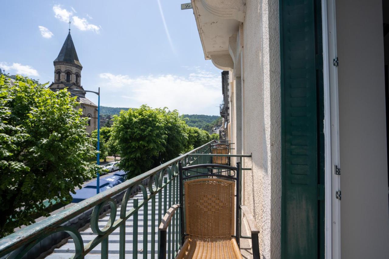 Отель Le Geneve Ла-Бурбуль Экстерьер фото