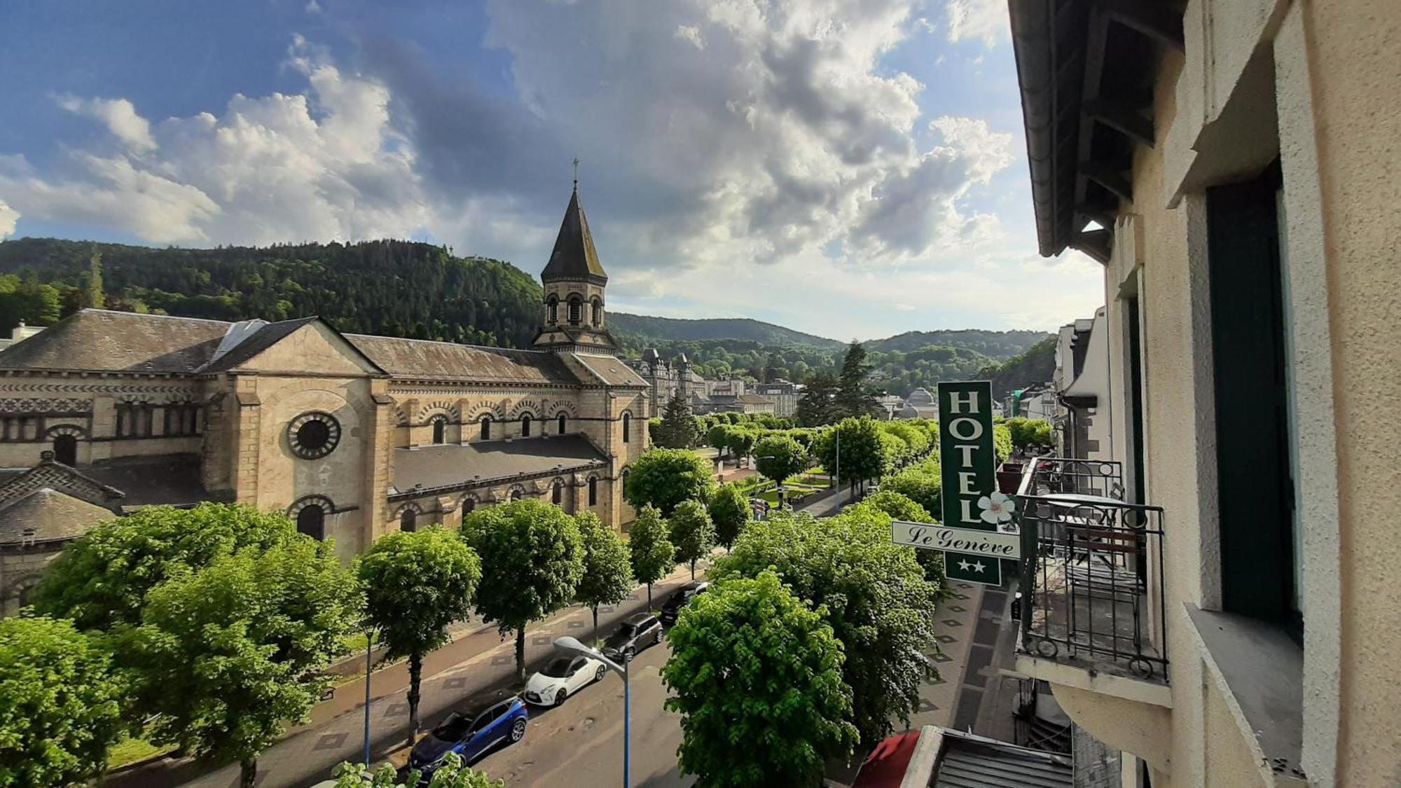 Отель Le Geneve Ла-Бурбуль Экстерьер фото