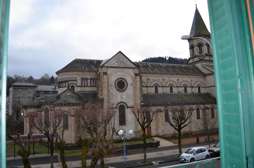 Отель Le Geneve Ла-Бурбуль Номер фото